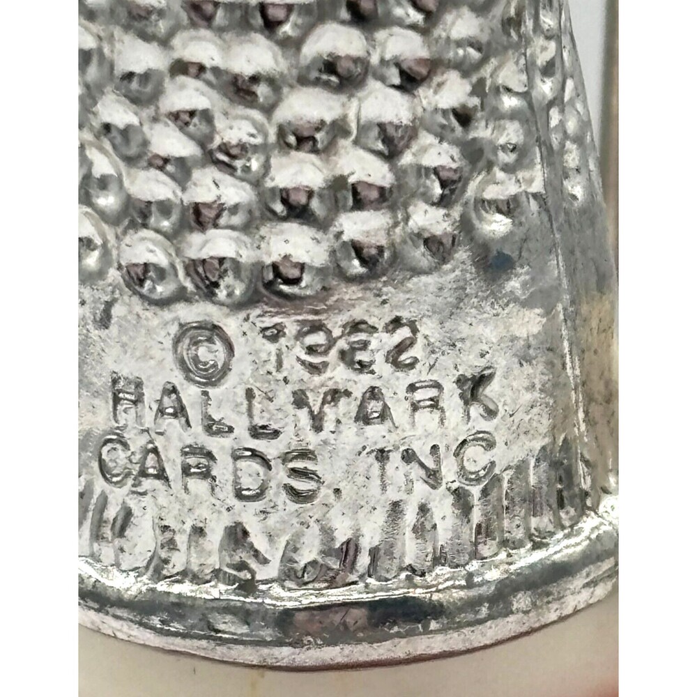 Vintage Hallmark 1982 Thimble #5 Mouse Mini Christmas Ornament Sewing Needle - Picture 12 of 13